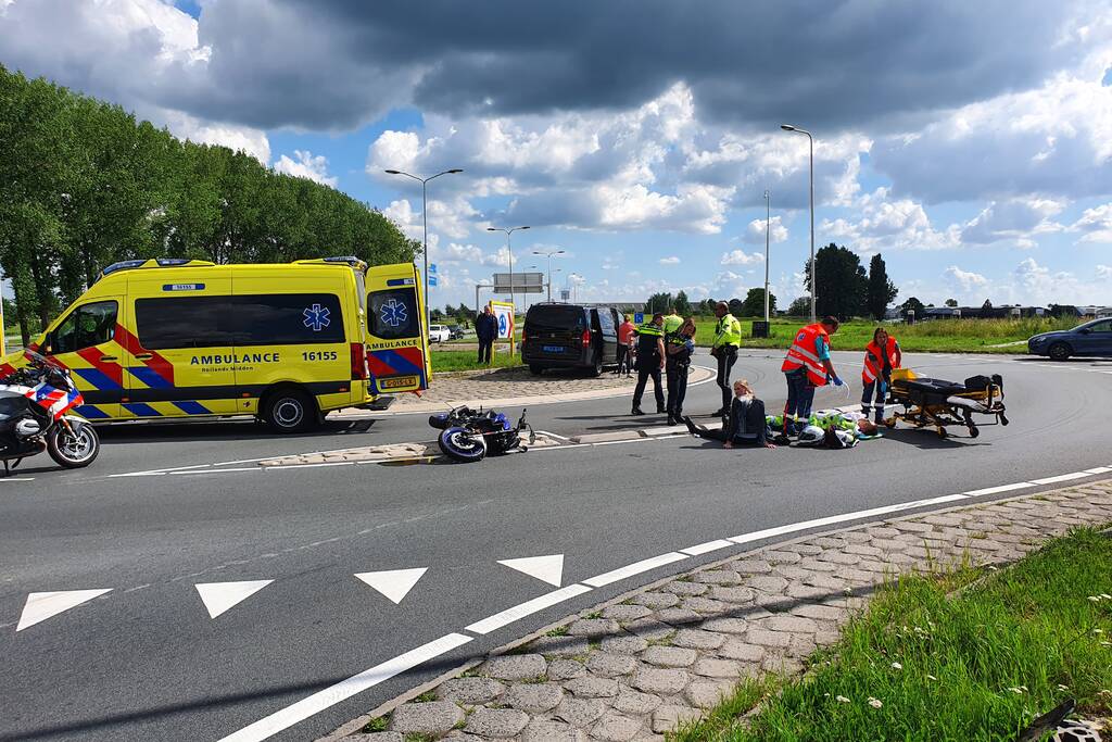 Motorrijder gewond na ongeval met taxibus