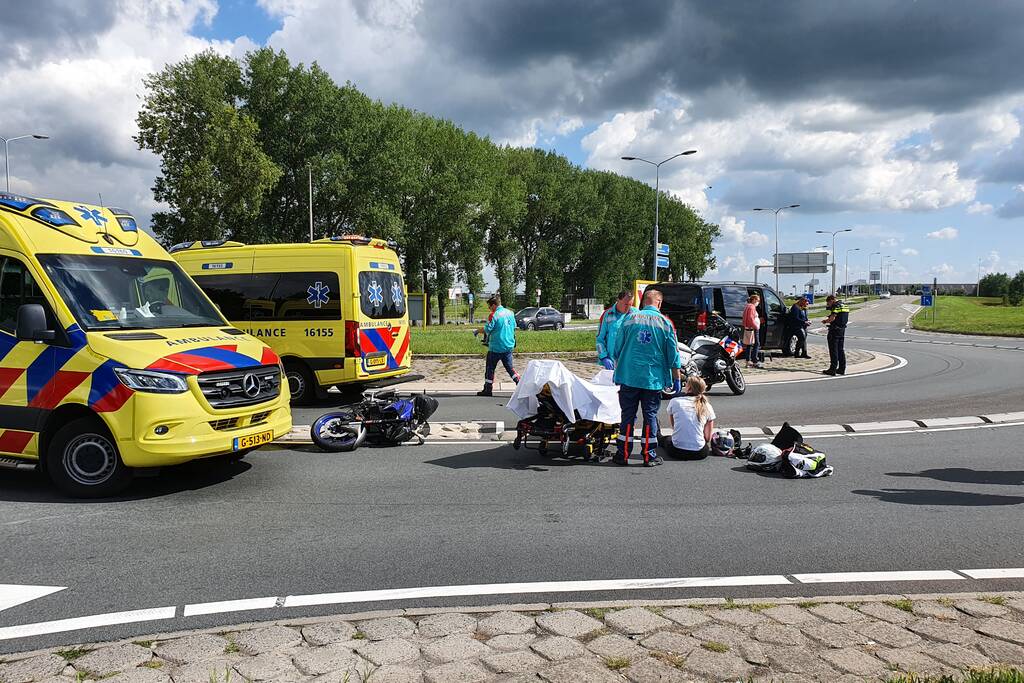 Motorrijder gewond na ongeval met taxibus