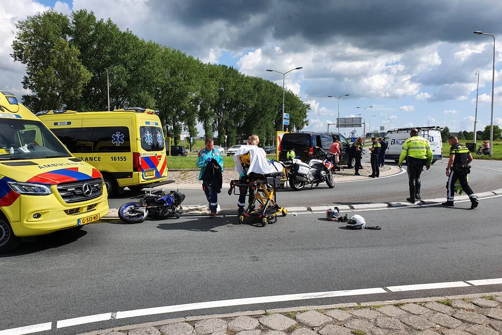 Motorrijder gewond na ongeval met taxibus