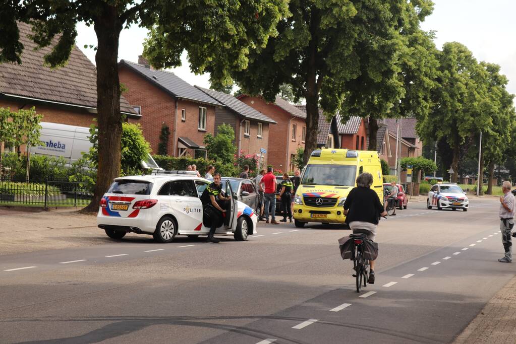 Kind op fiets gewond na aanrijding met auto