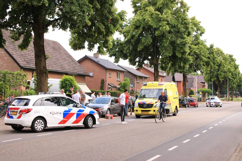 Kind op fiets gewond na aanrijding met auto