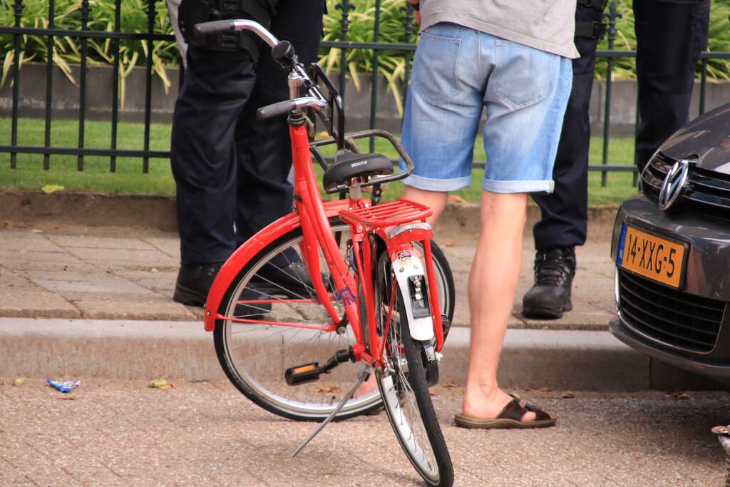 Kind op fiets gewond na aanrijding met auto
