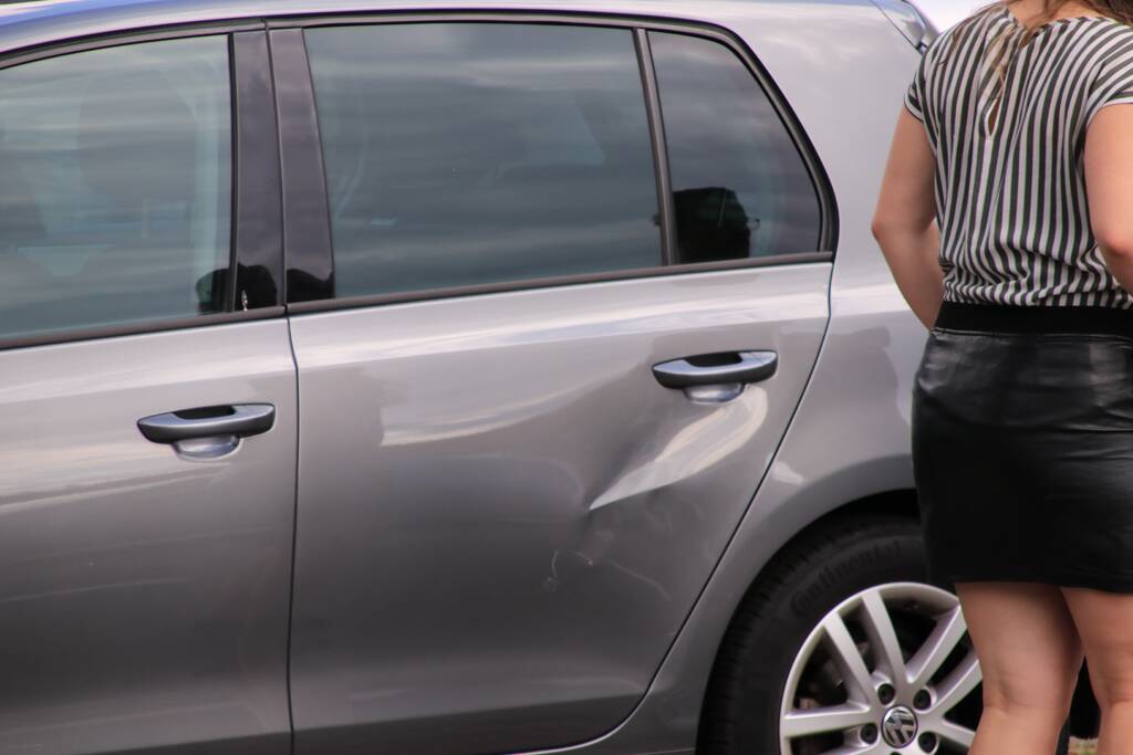 Kind op fiets gewond na aanrijding met auto