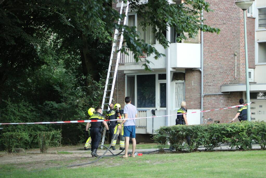 Meerdere woningen ontruimd na keukenbrand