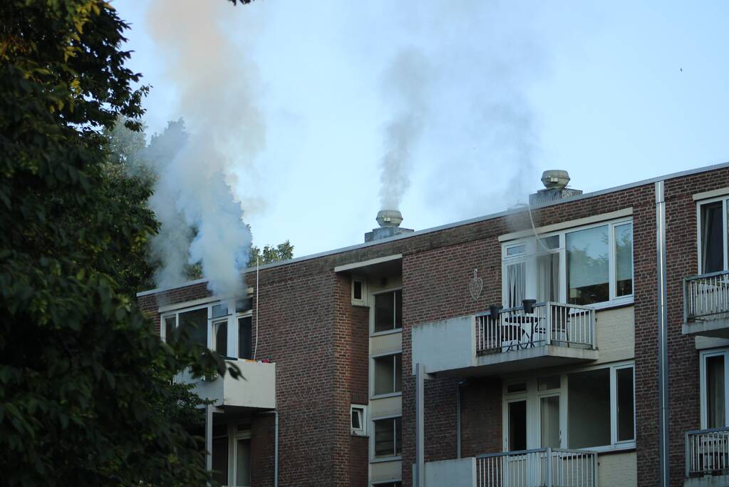 Meerdere woningen ontruimd na keukenbrand