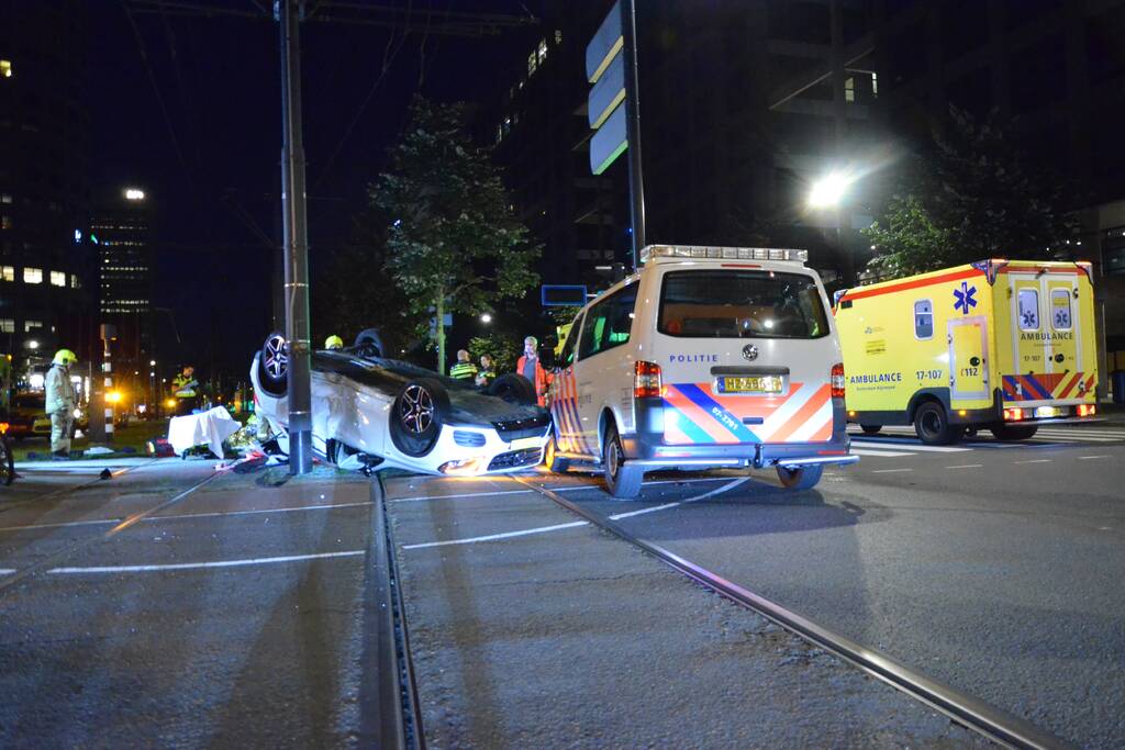 Meerdere gewonden na botsing tussen politieauto en auto