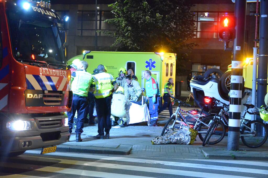 Meerdere gewonden na botsing tussen politieauto en auto