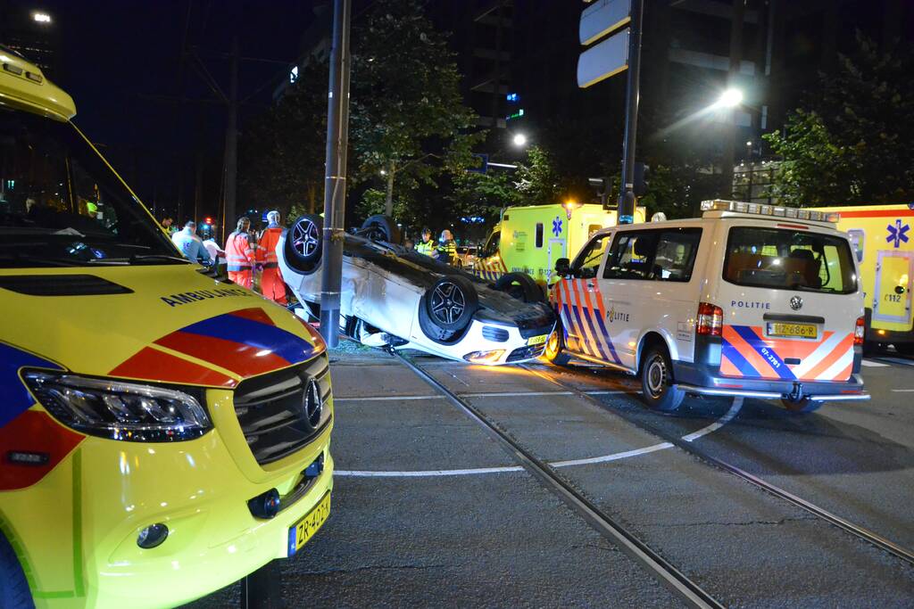 Meerdere gewonden na botsing tussen politieauto en auto
