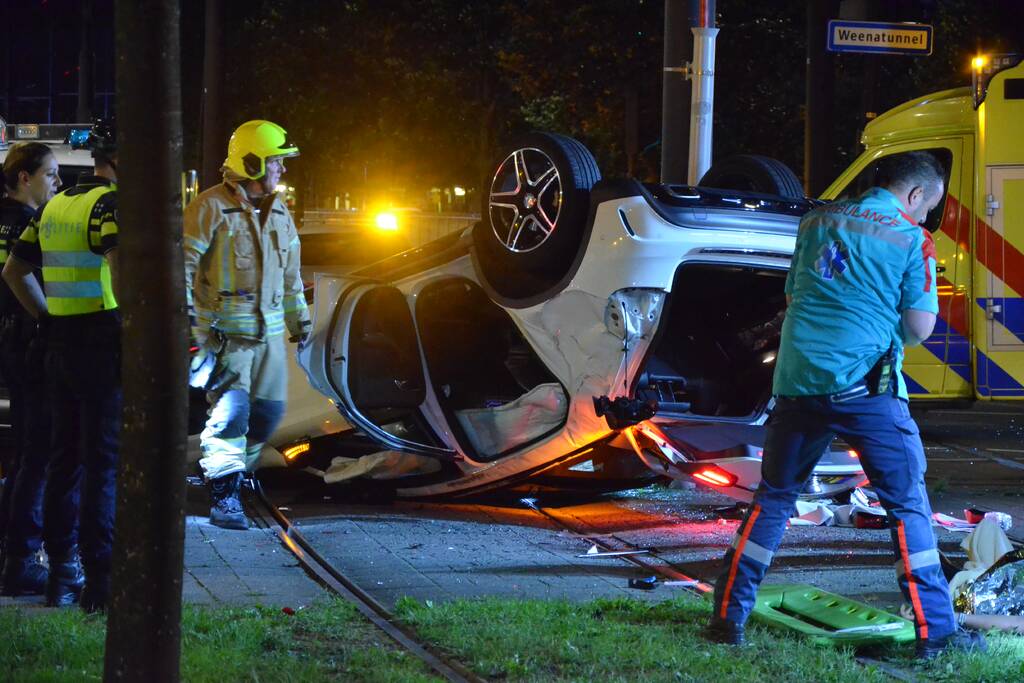 Meerdere gewonden na botsing tussen politieauto en auto
