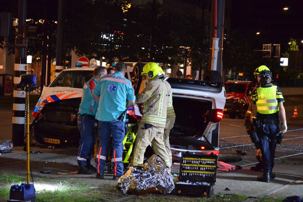 Meerdere gewonden na botsing tussen politieauto en auto