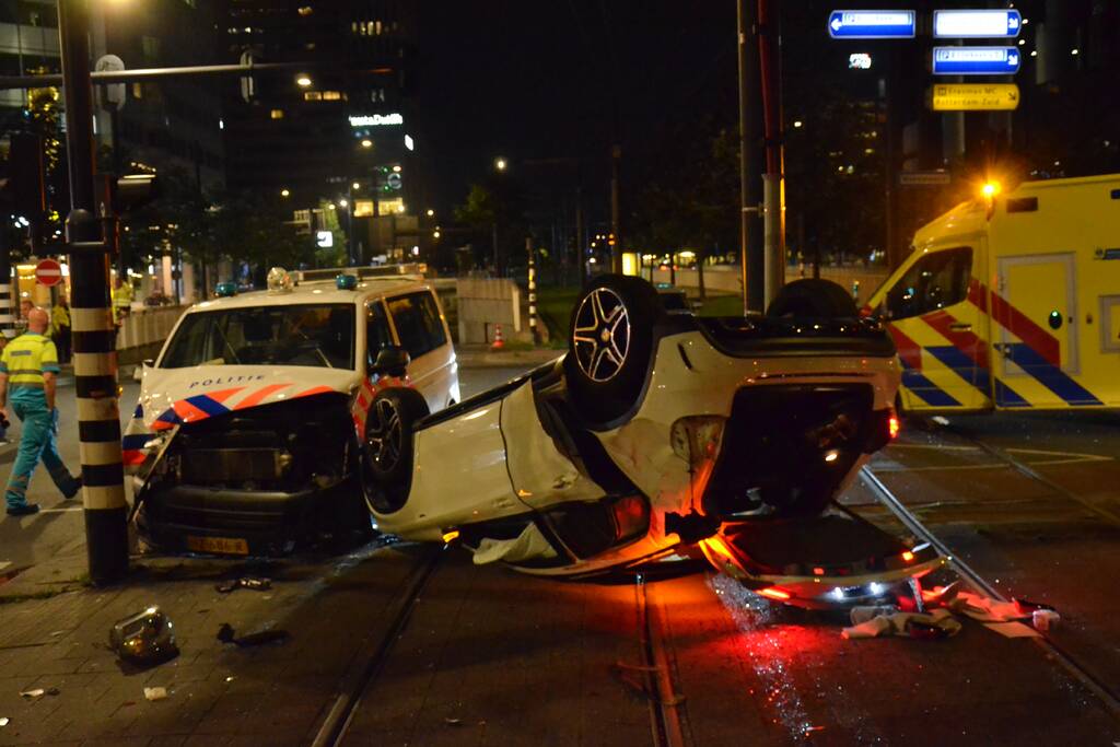 Meerdere gewonden na botsing tussen politieauto en auto