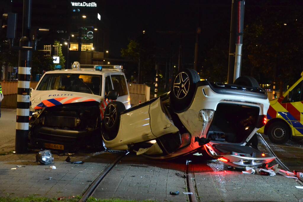 Meerdere gewonden na botsing tussen politieauto en auto