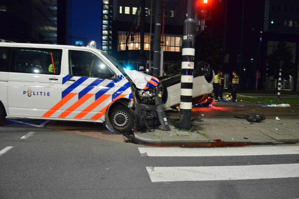 Meerdere gewonden na botsing tussen politieauto en auto