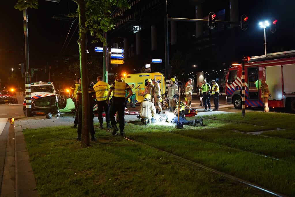 Meerdere gewonden na botsing tussen politieauto en auto