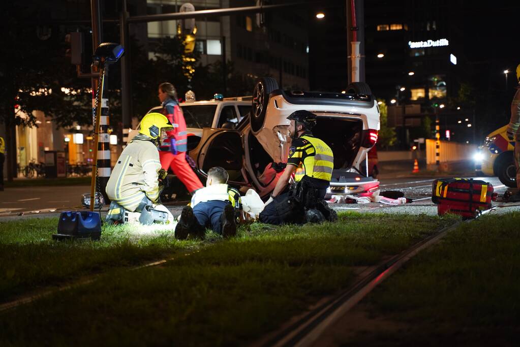 Meerdere gewonden na botsing tussen politieauto en auto