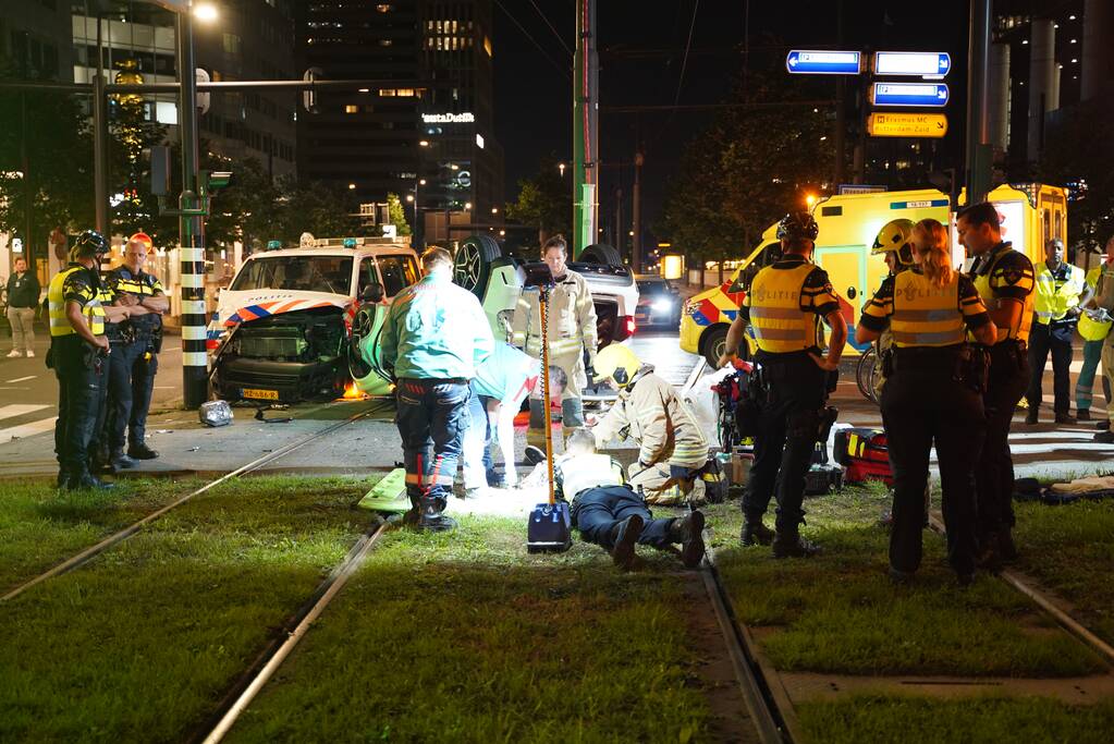 Meerdere gewonden na botsing tussen politieauto en auto