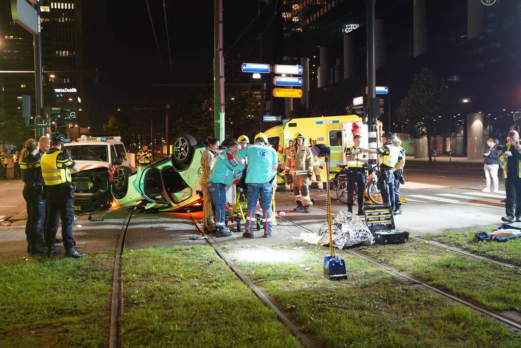 Meerdere gewonden na botsing tussen politieauto en auto