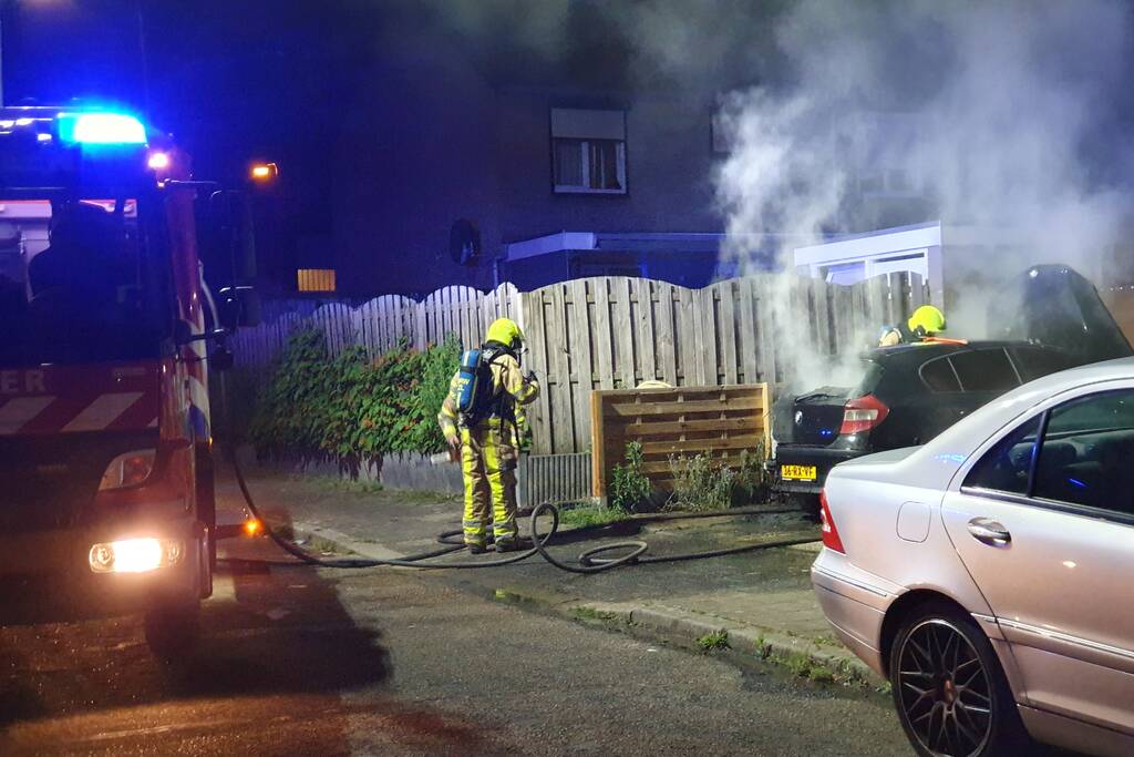 Auto verwoest door brand