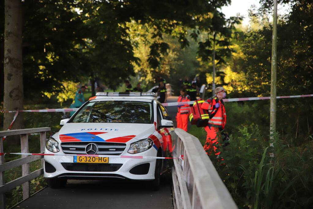 Overleden persoon aangetroffen in het water