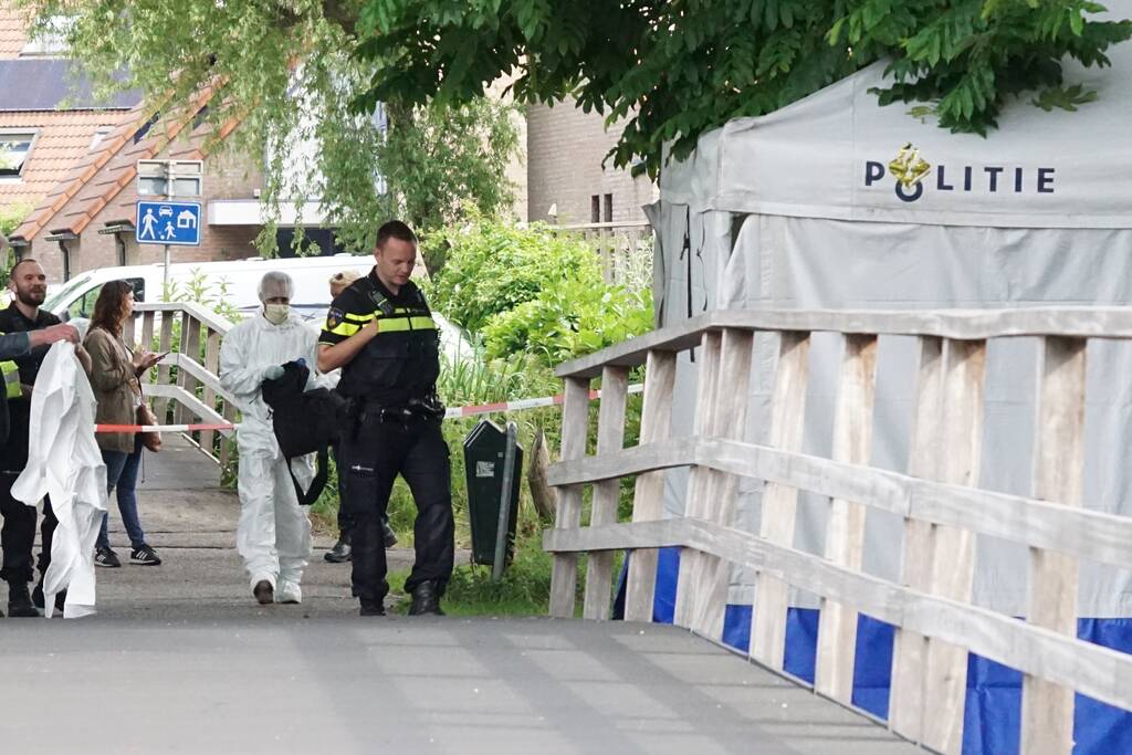 Overleden persoon aangetroffen in het water