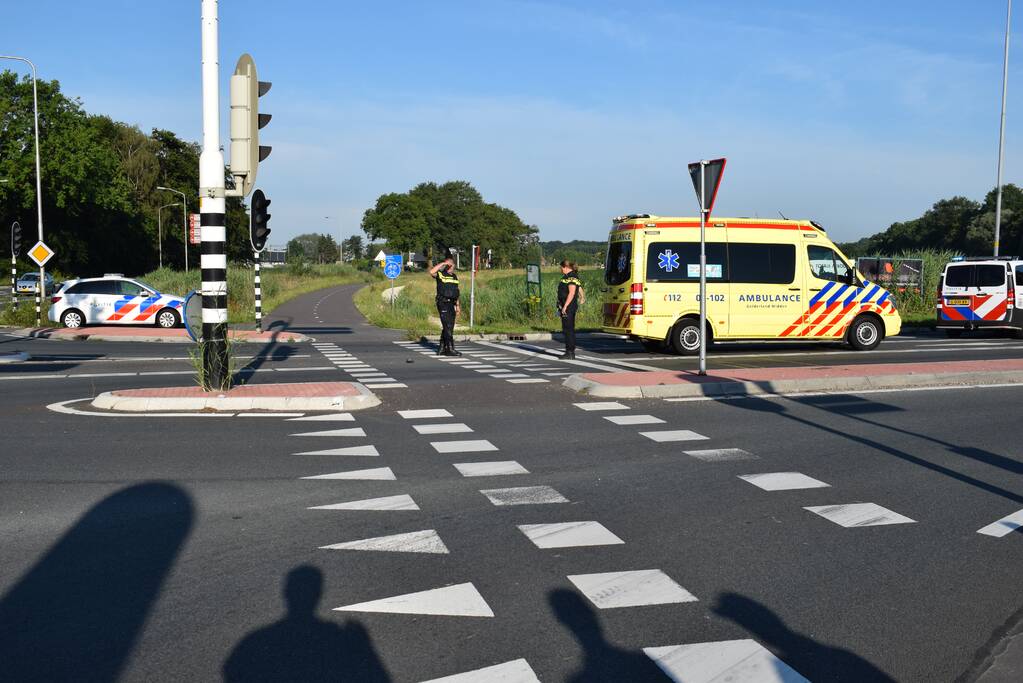 Auto werd gelanceerd belandt te water