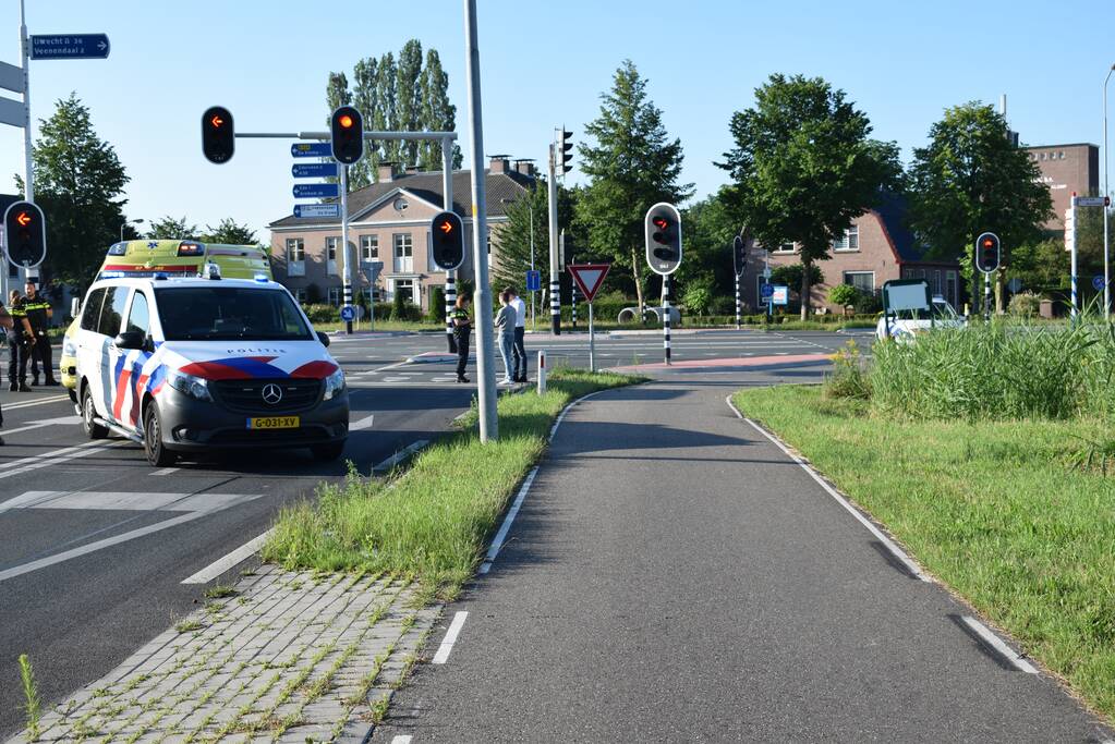 Auto werd gelanceerd belandt te water