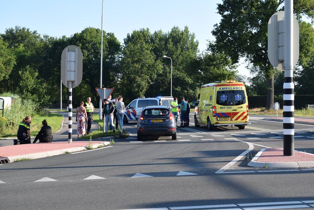 Auto werd gelanceerd belandt te water