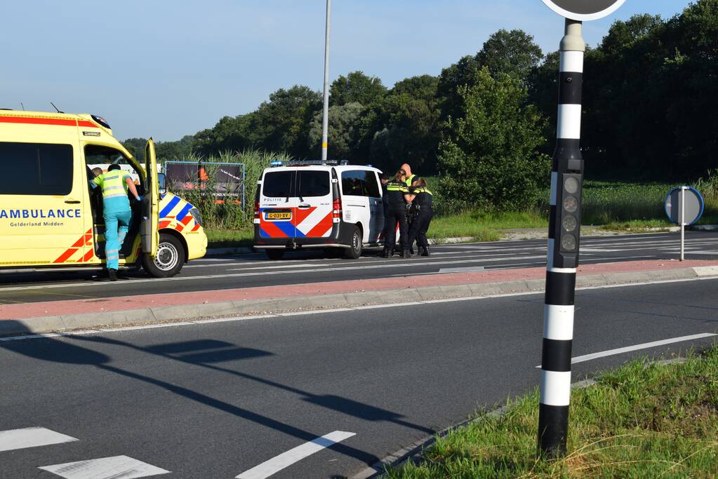 Auto werd gelanceerd belandt te water