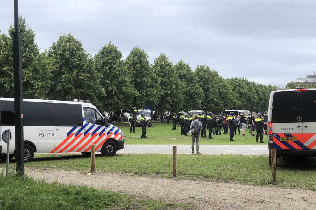 Grote groepen demonstranten op Malieveld aangehouden