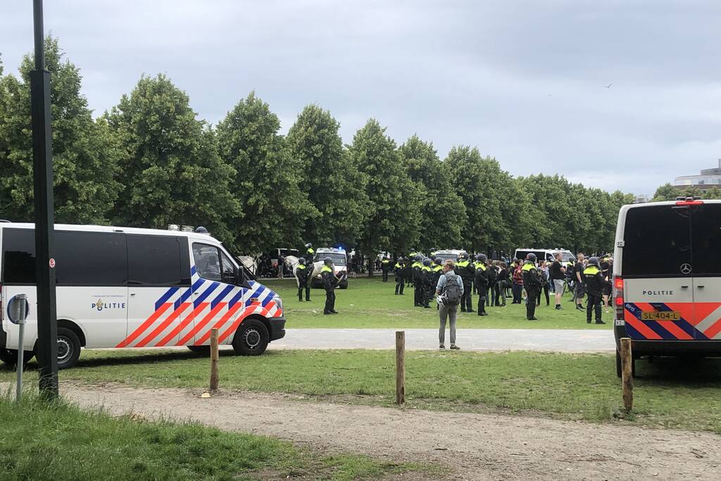 Grote groepen demonstranten op Malieveld aangehouden