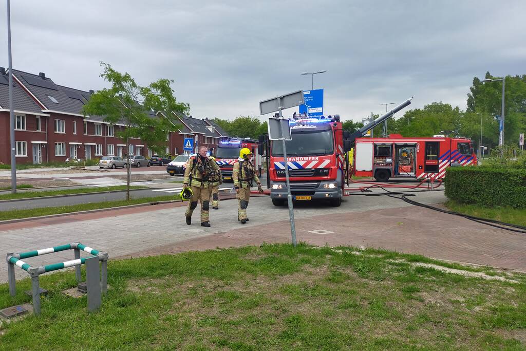 Brand in spouwmuur van woningen