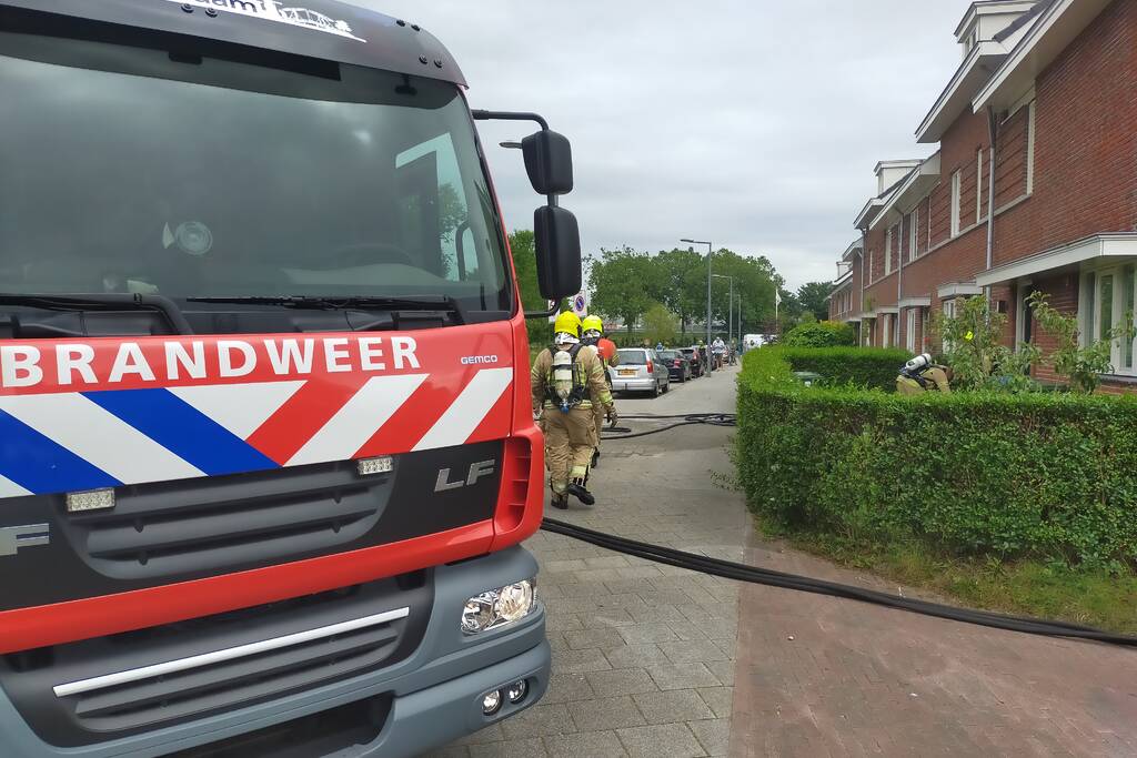 Brand in spouwmuur van woningen