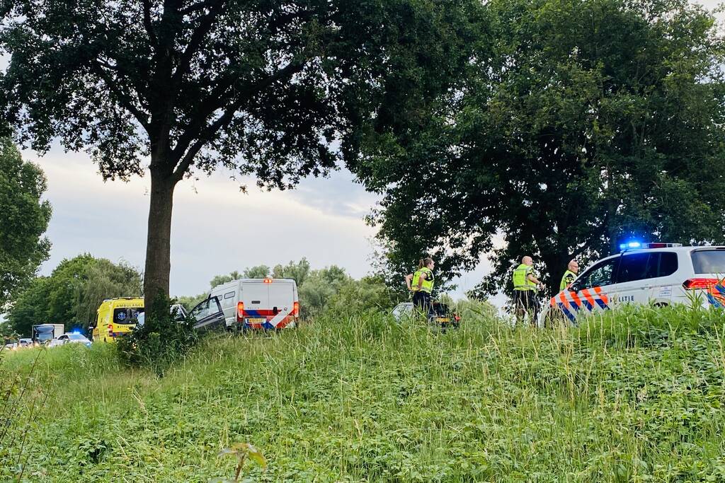 Vrouw gewond bij ongeval op Rijksweg