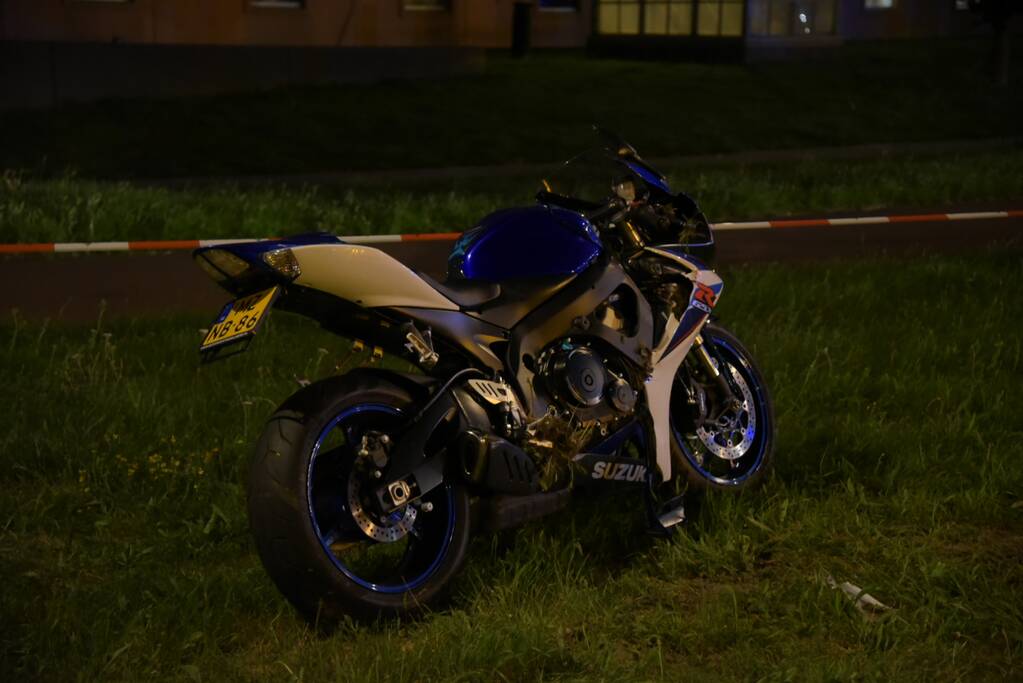 Persoon gewond na aanrijding met motor