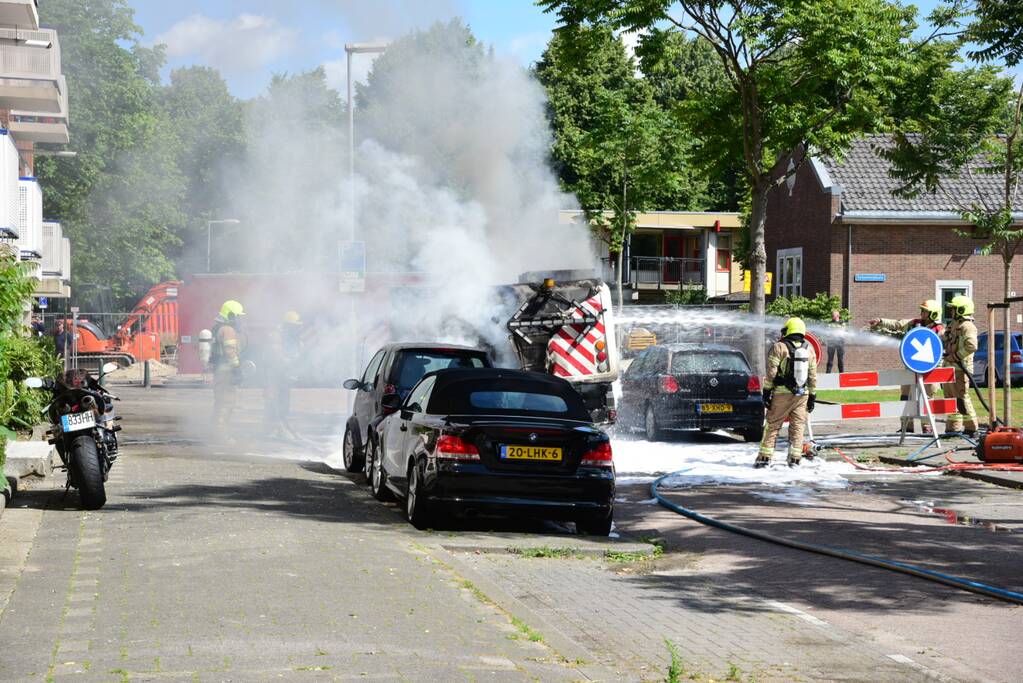Brandende veegmachine lastig te bestrijden