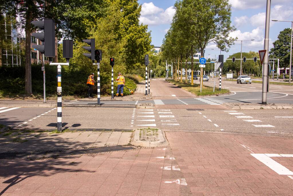 Struiken in brand op bedrijventerrein De Hoef