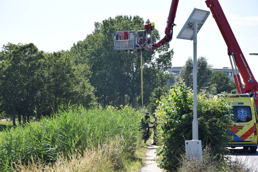 Bestuurder scootmobiel te water
