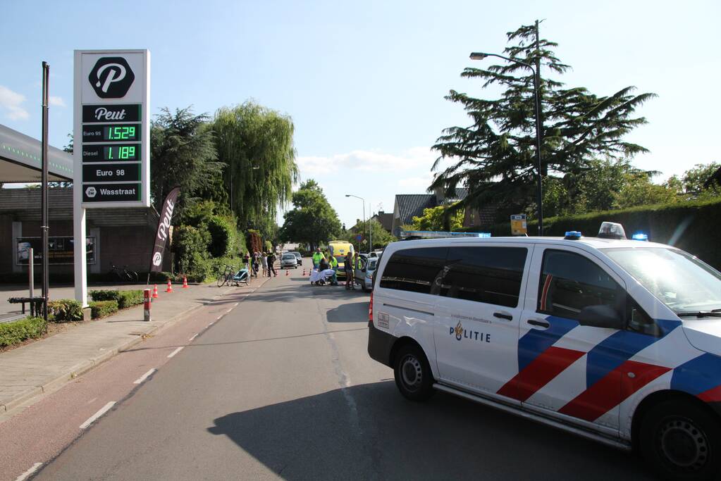 Fietsster gewond na aanrijding met auto