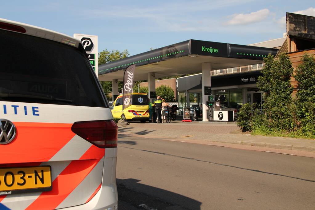 Fietsster gewond na aanrijding met auto