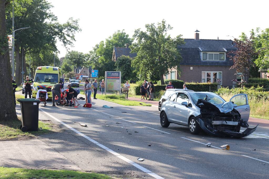 Brommerrijder gewond na aanrijding met auto