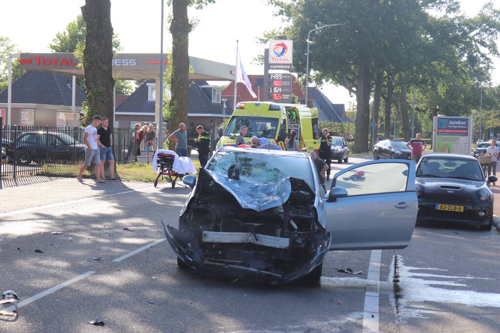 Brommerrijder gewond na aanrijding met auto