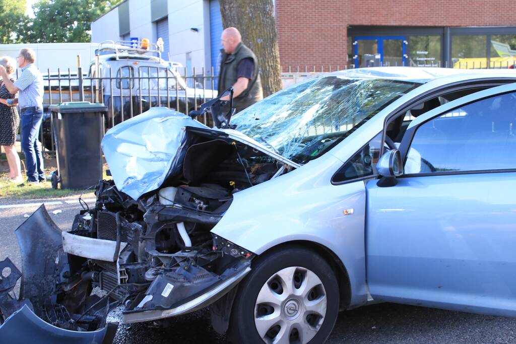 Brommerrijder gewond na aanrijding met auto