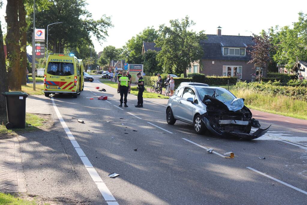 Brommerrijder gewond na aanrijding met auto