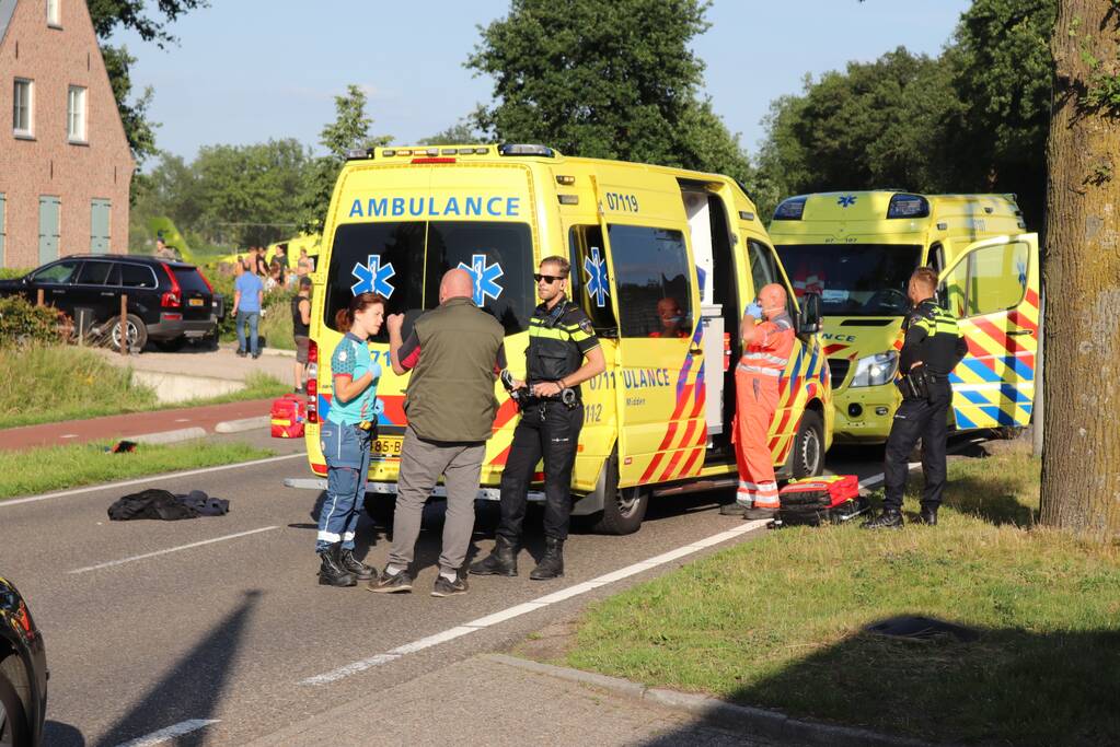 Brommerrijder gewond na aanrijding met auto