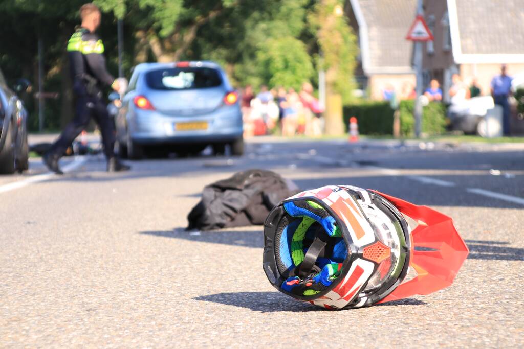 Brommerrijder gewond na aanrijding met auto
