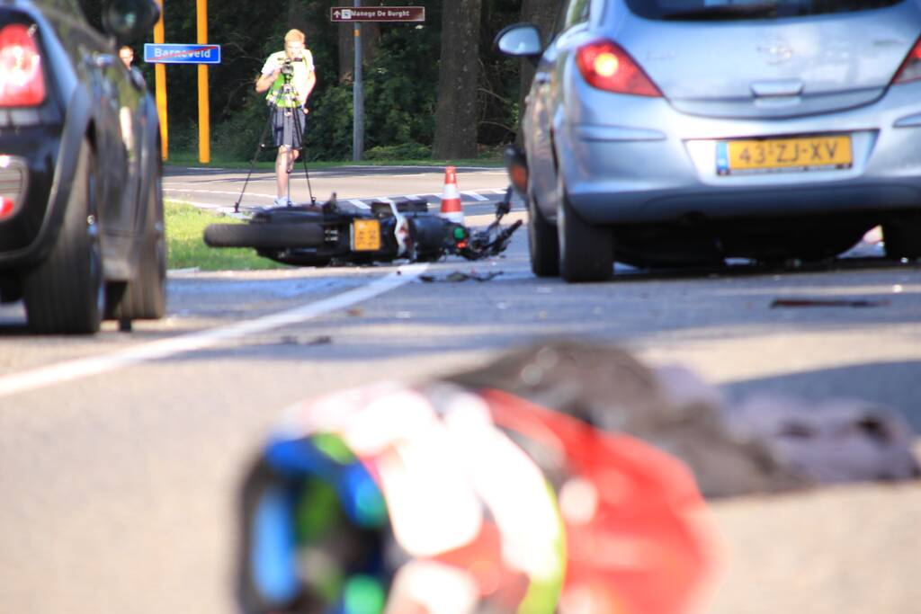 Brommerrijder gewond na aanrijding met auto