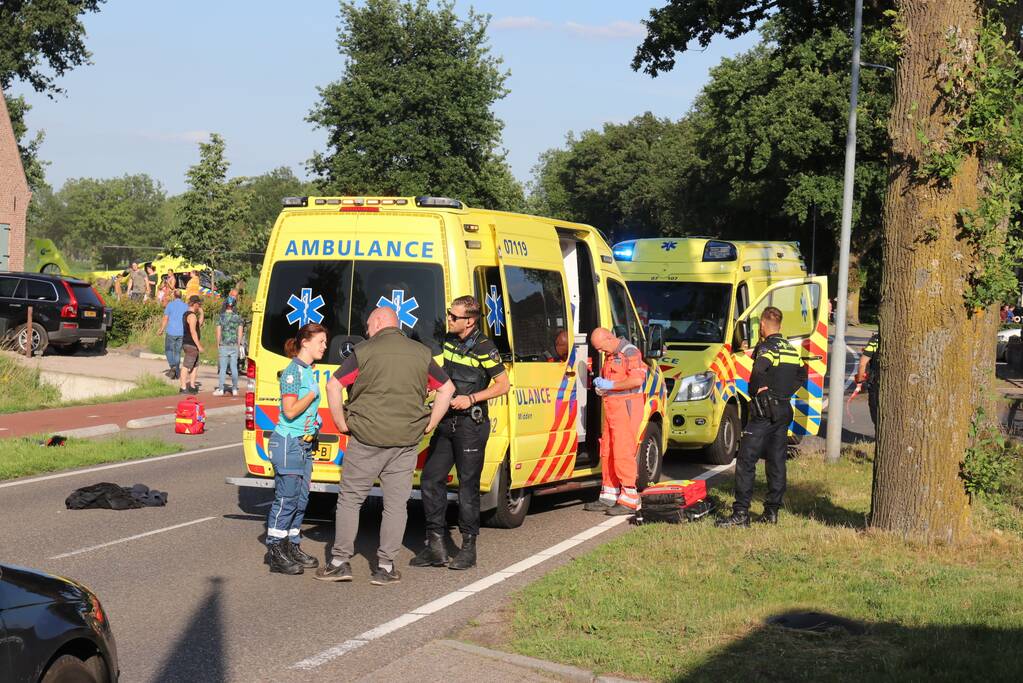 Brommerrijder gewond na aanrijding met auto