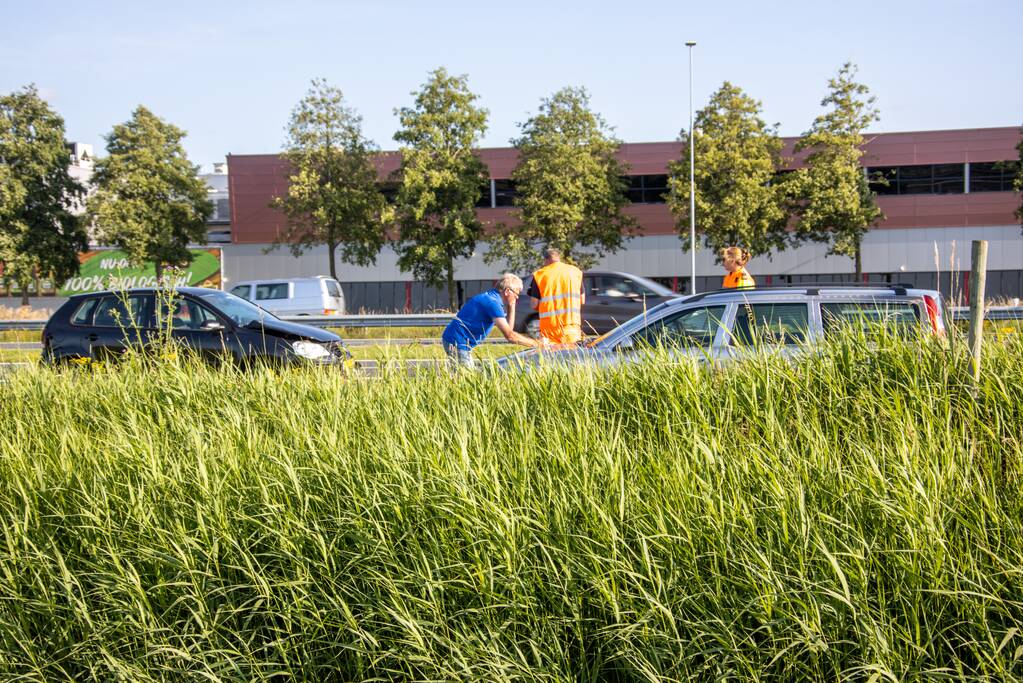 Auto achterstevoren op A1 na botsing