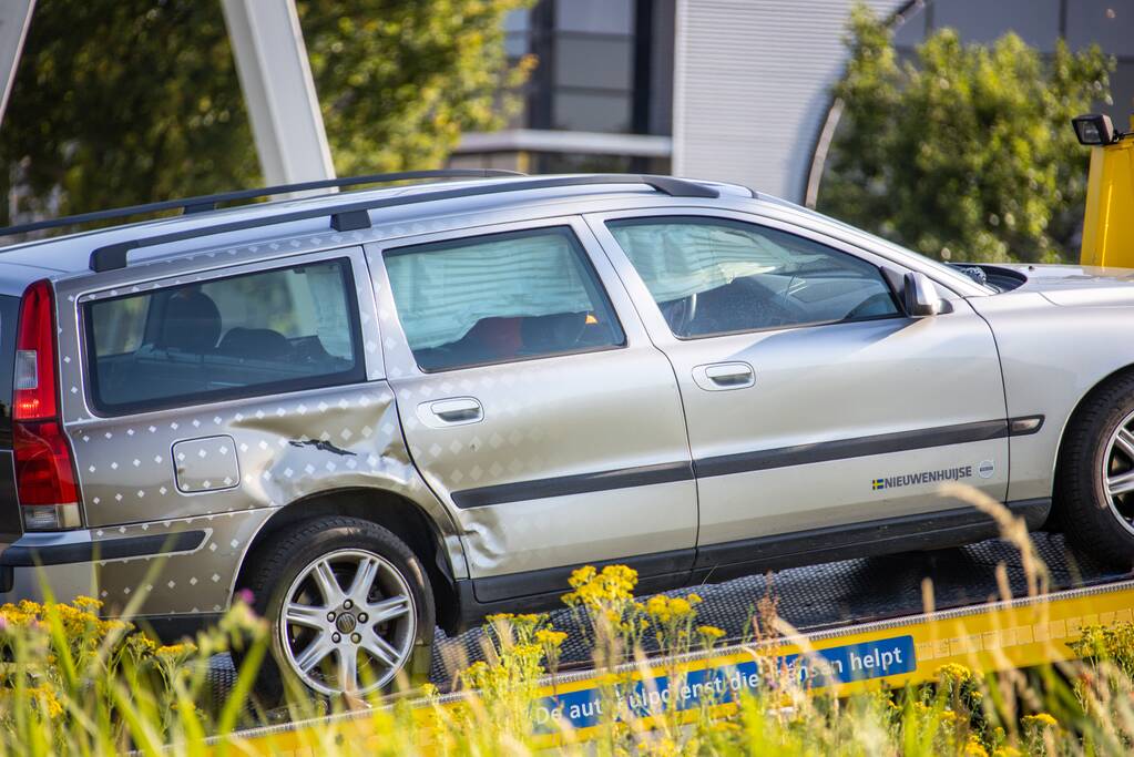 Auto achterstevoren op A1 na botsing