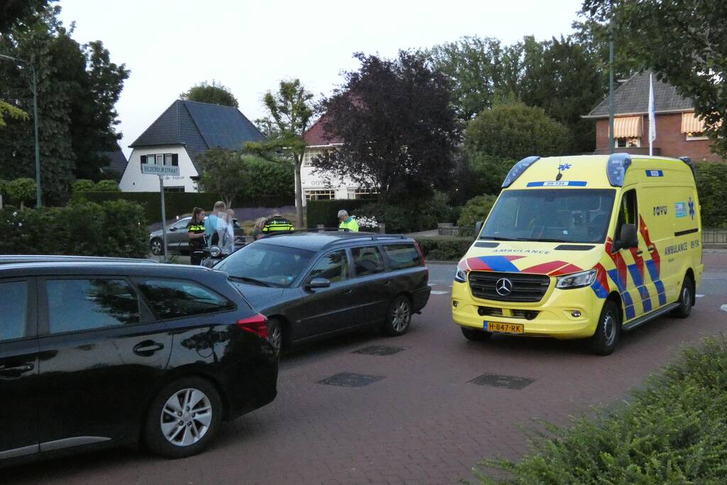 Scooterrijder gewond door aanrijding met auto